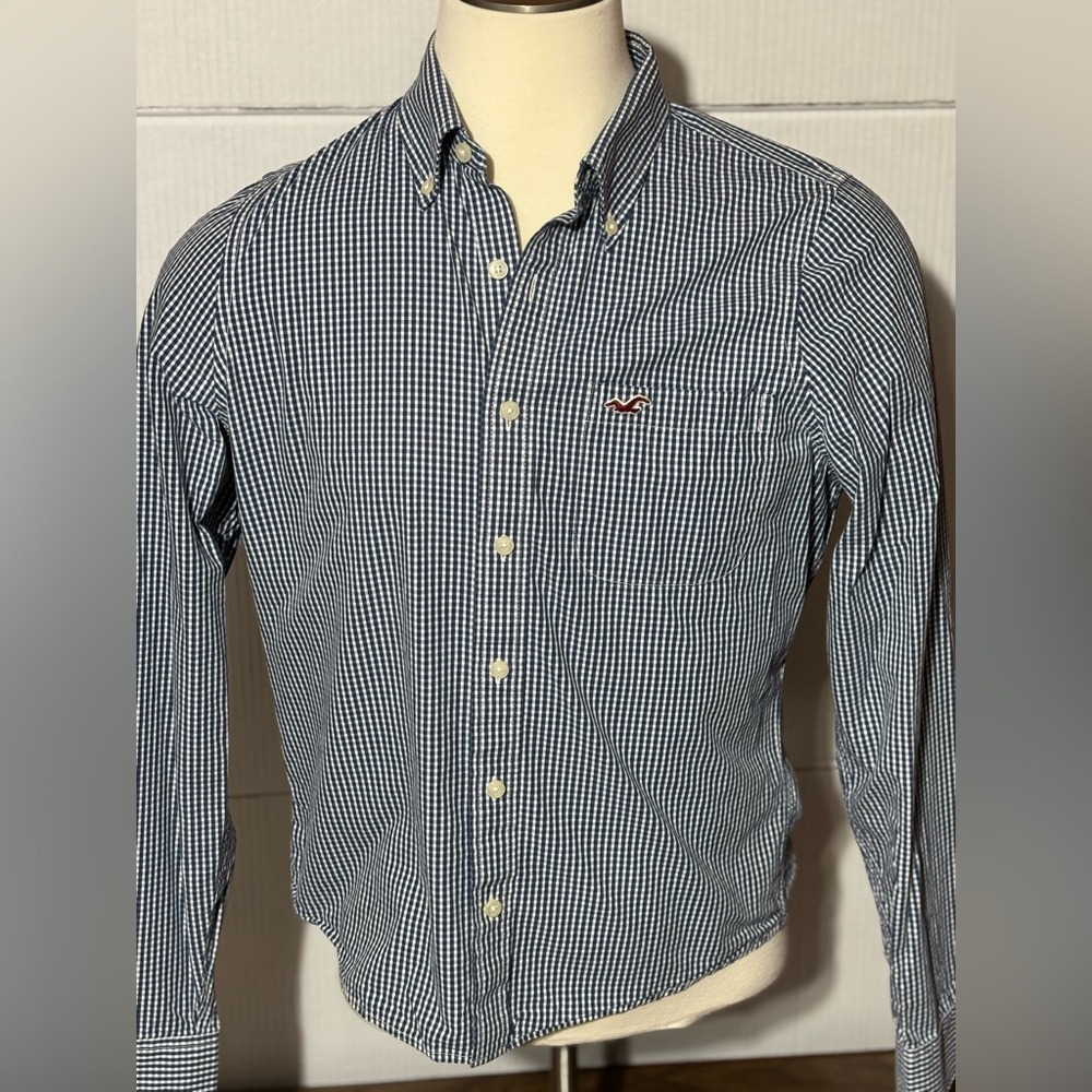Hollister young man XL long sleeve shirt like new very fitted 28” length 21” p2p